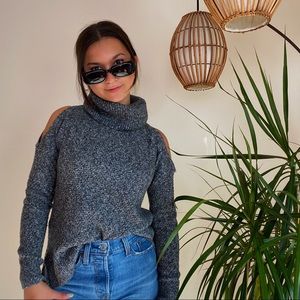 AMERICAN EAGLE cutout shoulder turtleneck sweater